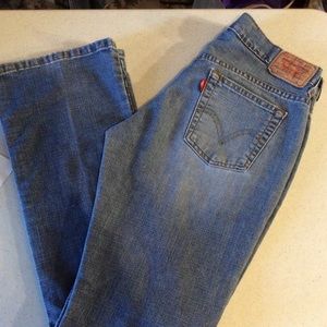 Women’s Levi’s jeans